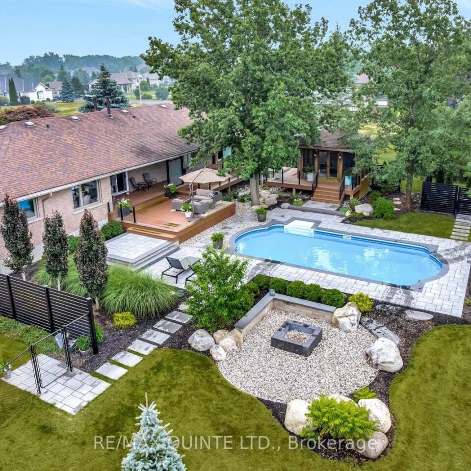 100 Bay Breeze Street, Prince Edward County