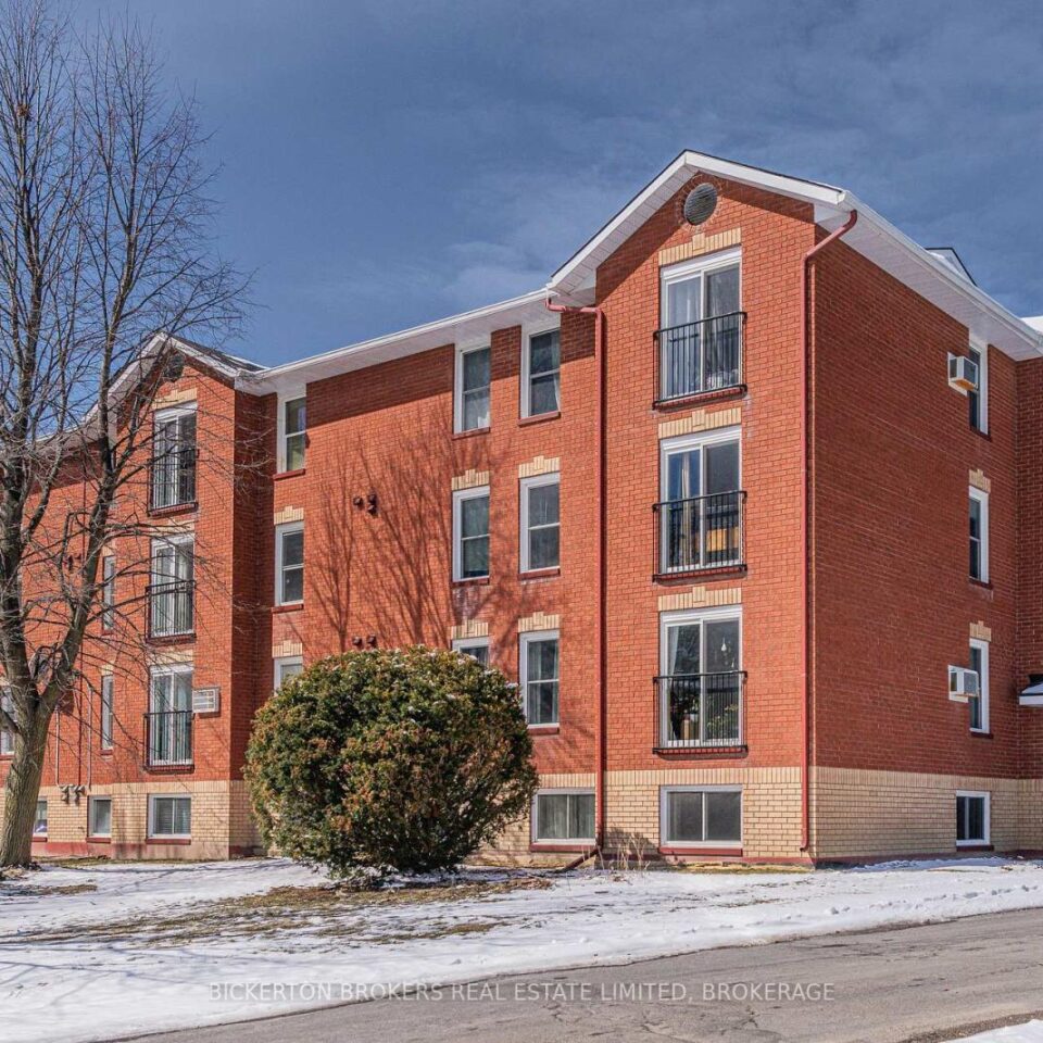 101 – 540 Talbot Place, Gananoque