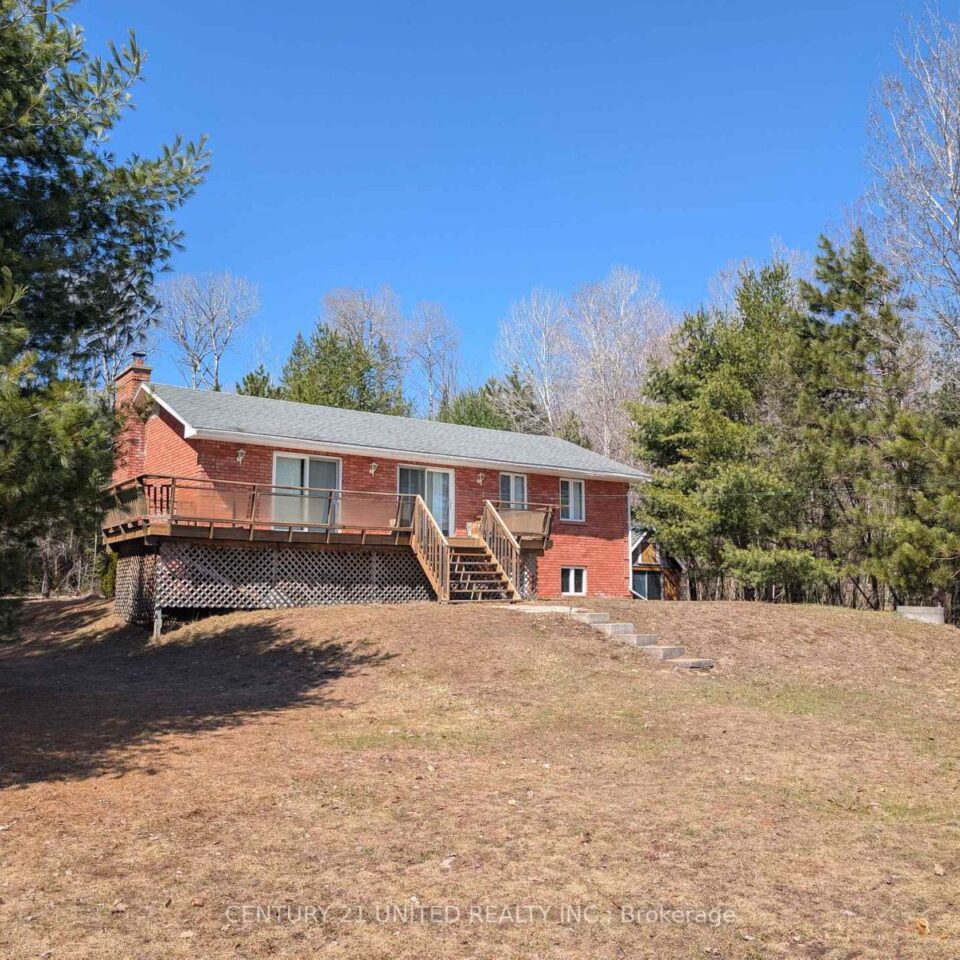 1012 Papineau Lake Road, Hastings Highlands