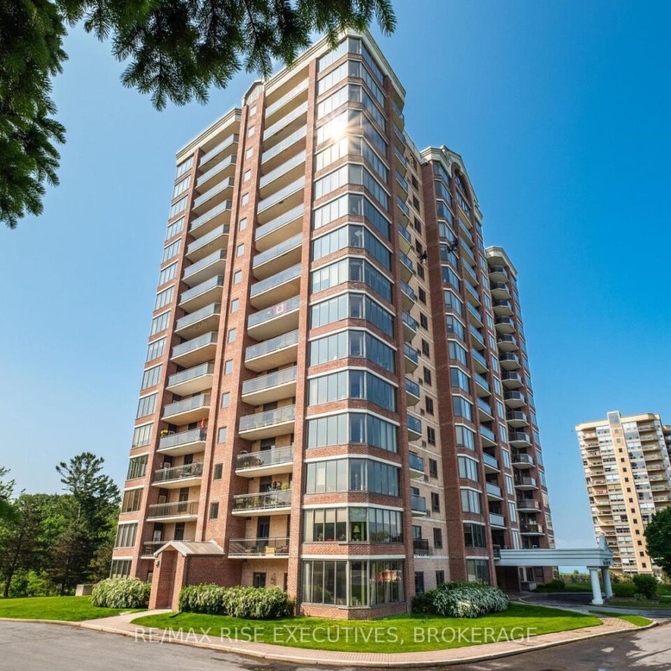 102 – 1000 King Street W, Kingston