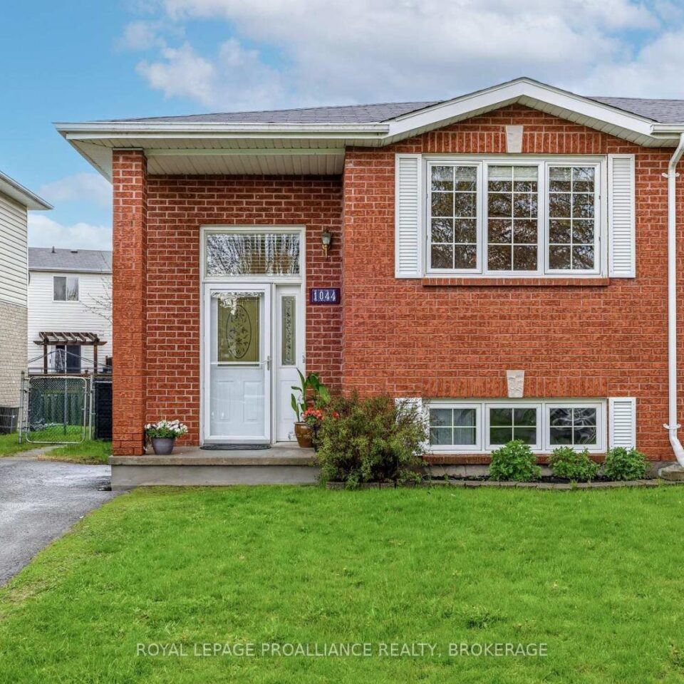 1044 Waterbury Crescent, Kingston