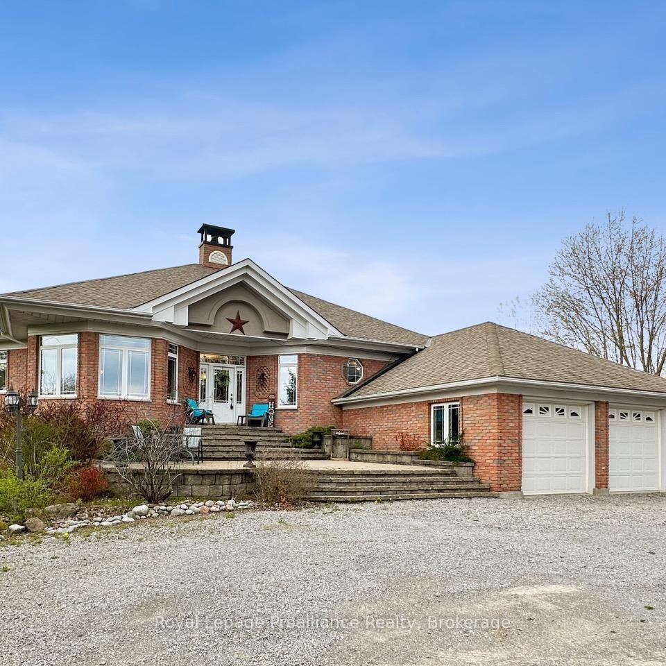 1049 County Road 23, Prince Edward County