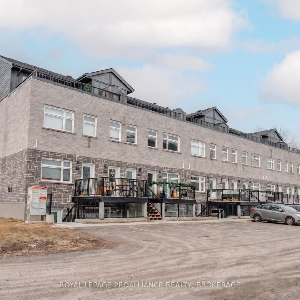 105 – 809 Development Drive, Kingston