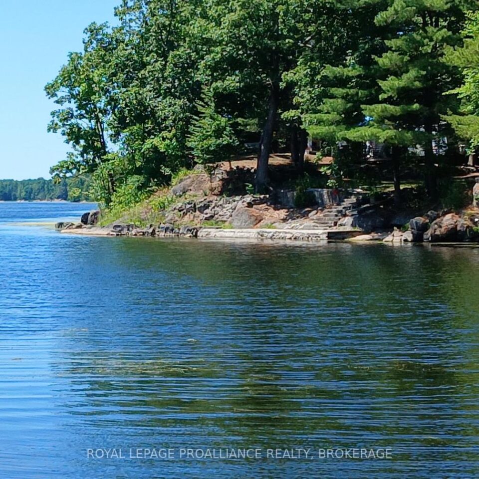 1050 Lodge Lane, Leeds And The Thousand Islands