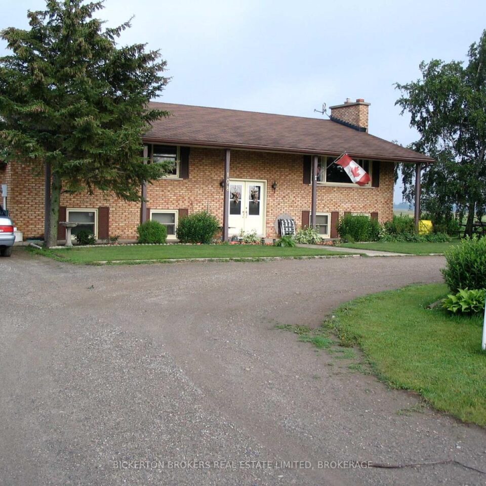 108 Russell Road N, Front Of Leeds & Seeleys Bay