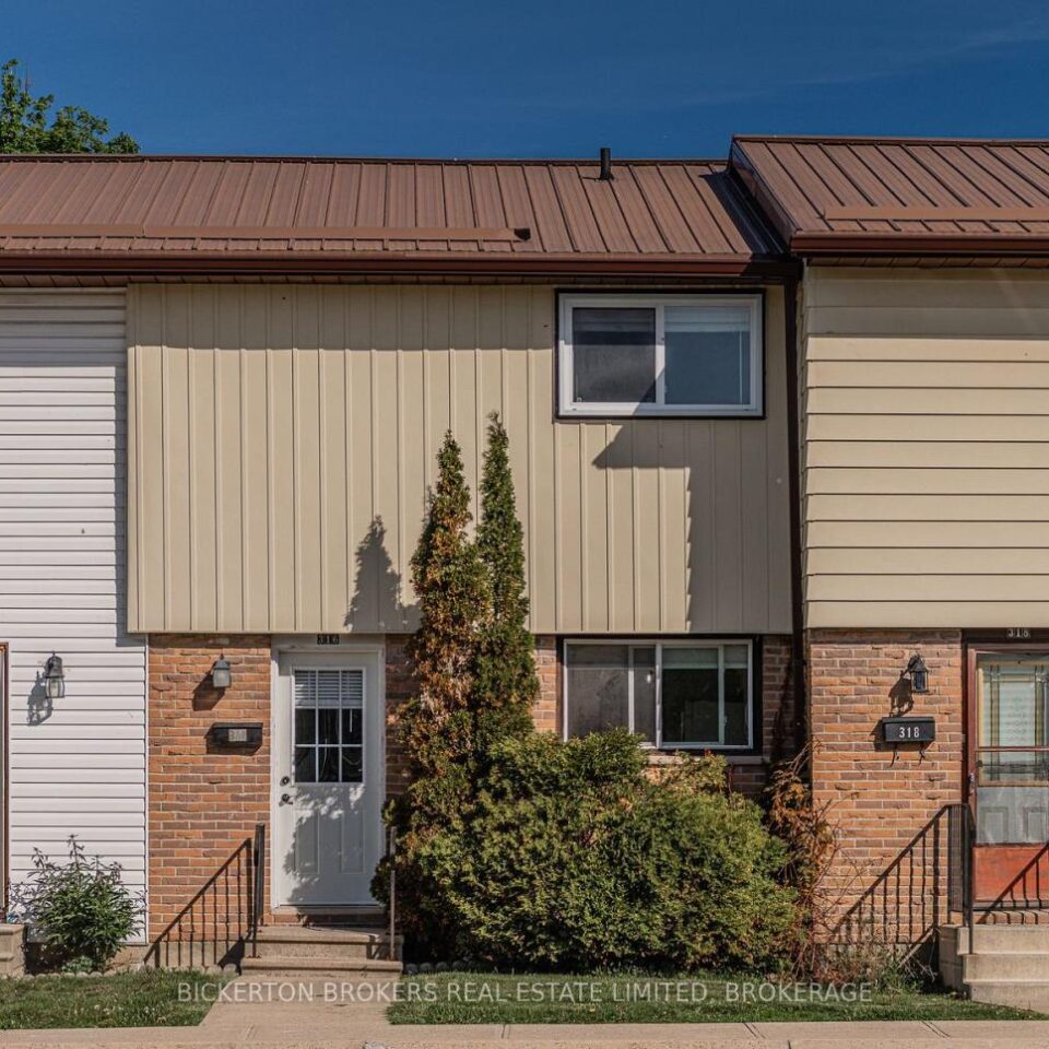 11 – 316 Forsyth Street, Gananoque