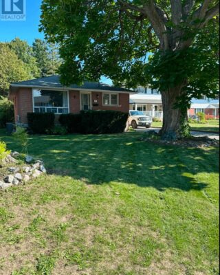 11 Bradley Crescent, Belleville
