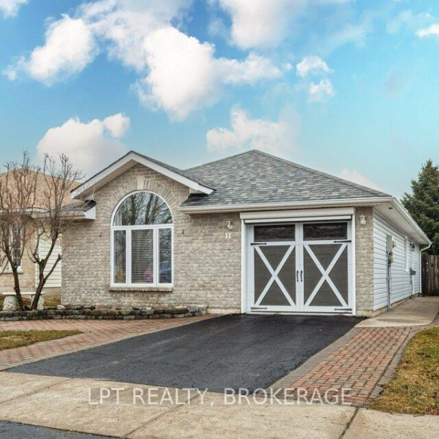 11 Wilfred Crescent E, Kingston