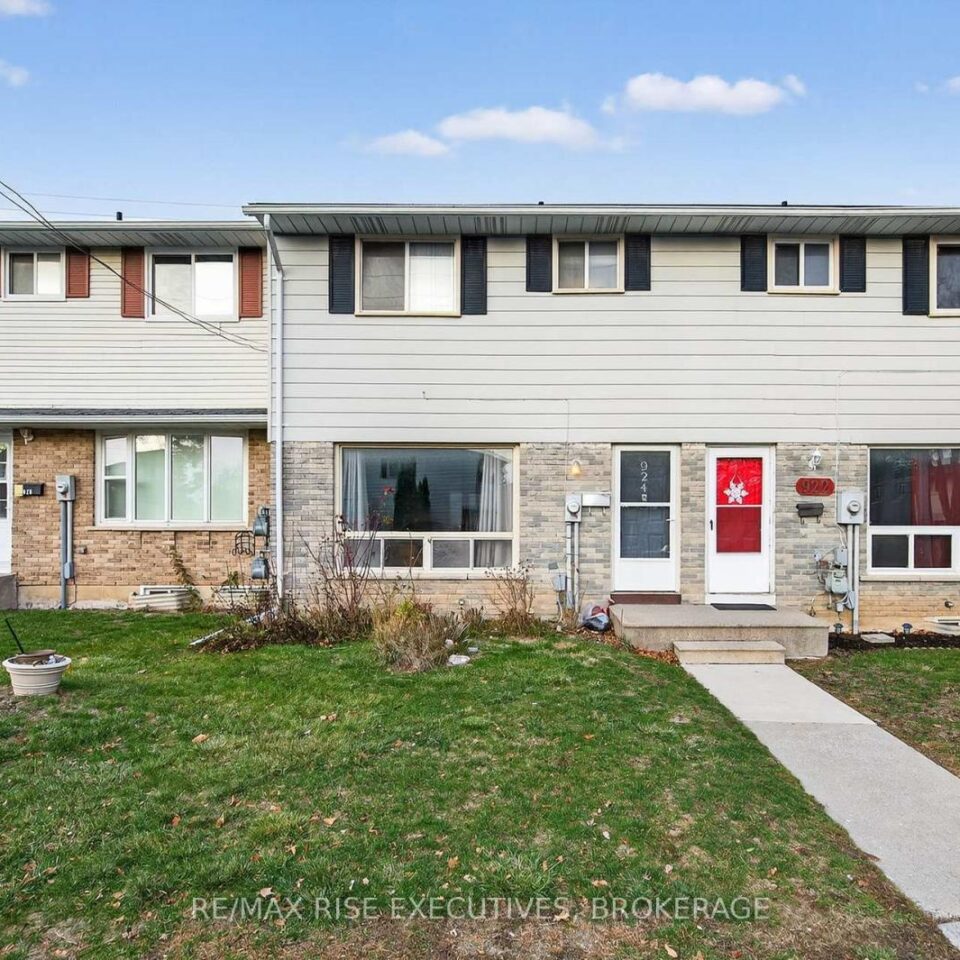 114 – 924 Amberdale Crescent, Kingston