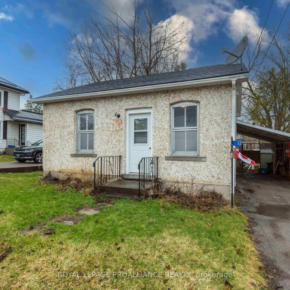 12 Albert Road, Quinte West