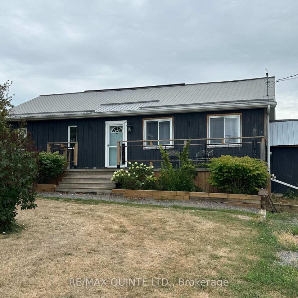 12075 Loyalist Parkway, Prince Edward County