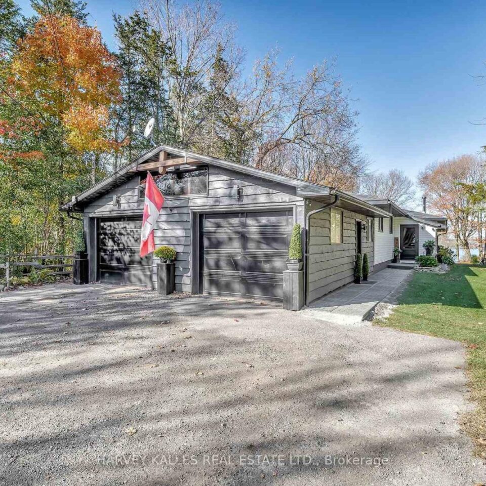 12130 Loyalist Parkway, Prince Edward County