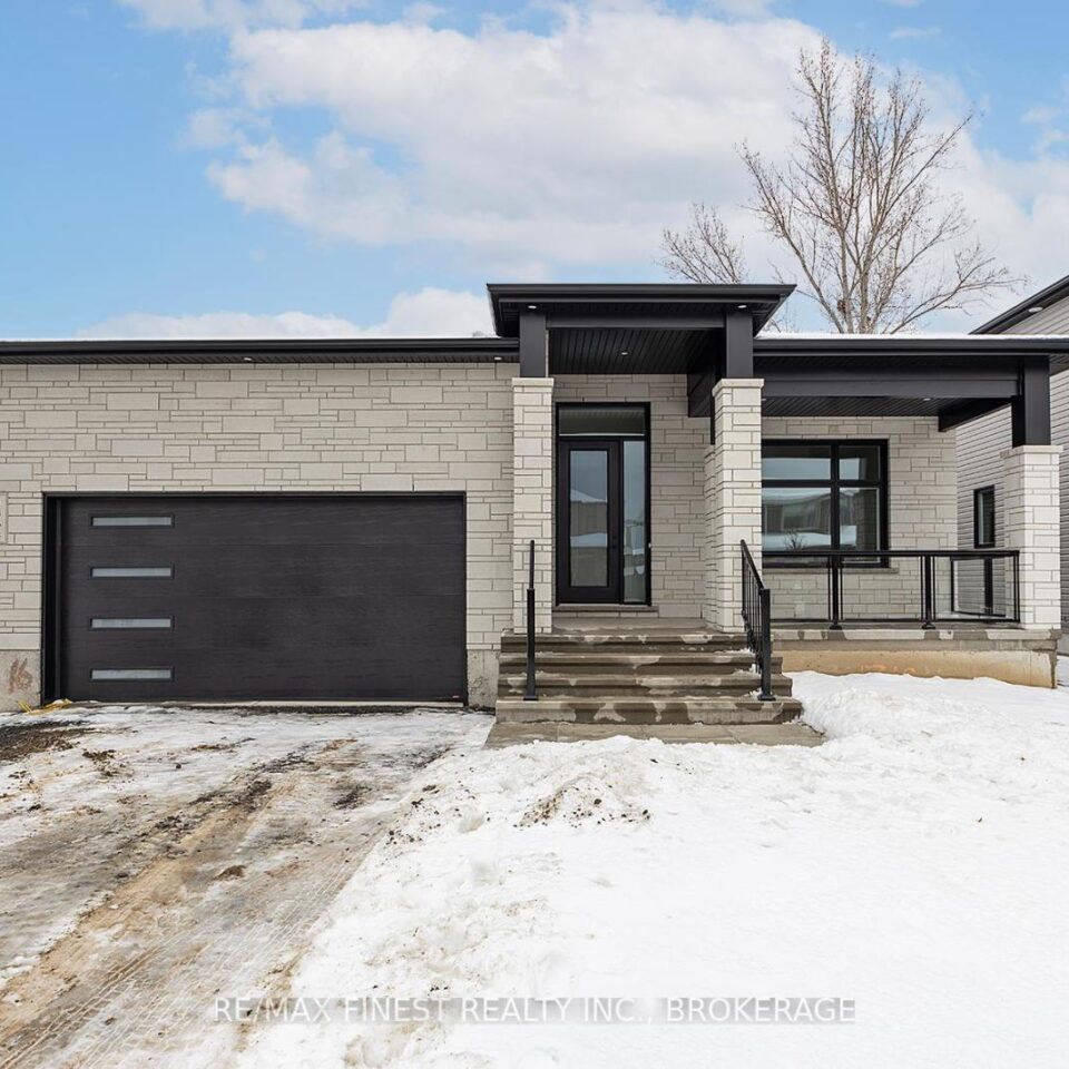 1368 Woodfield Crescent, Kingston