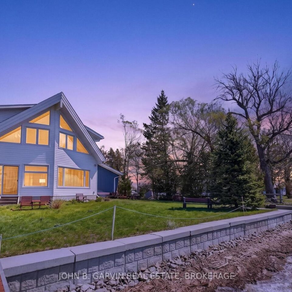 137 Thousand Islands Parkway, Gananoque