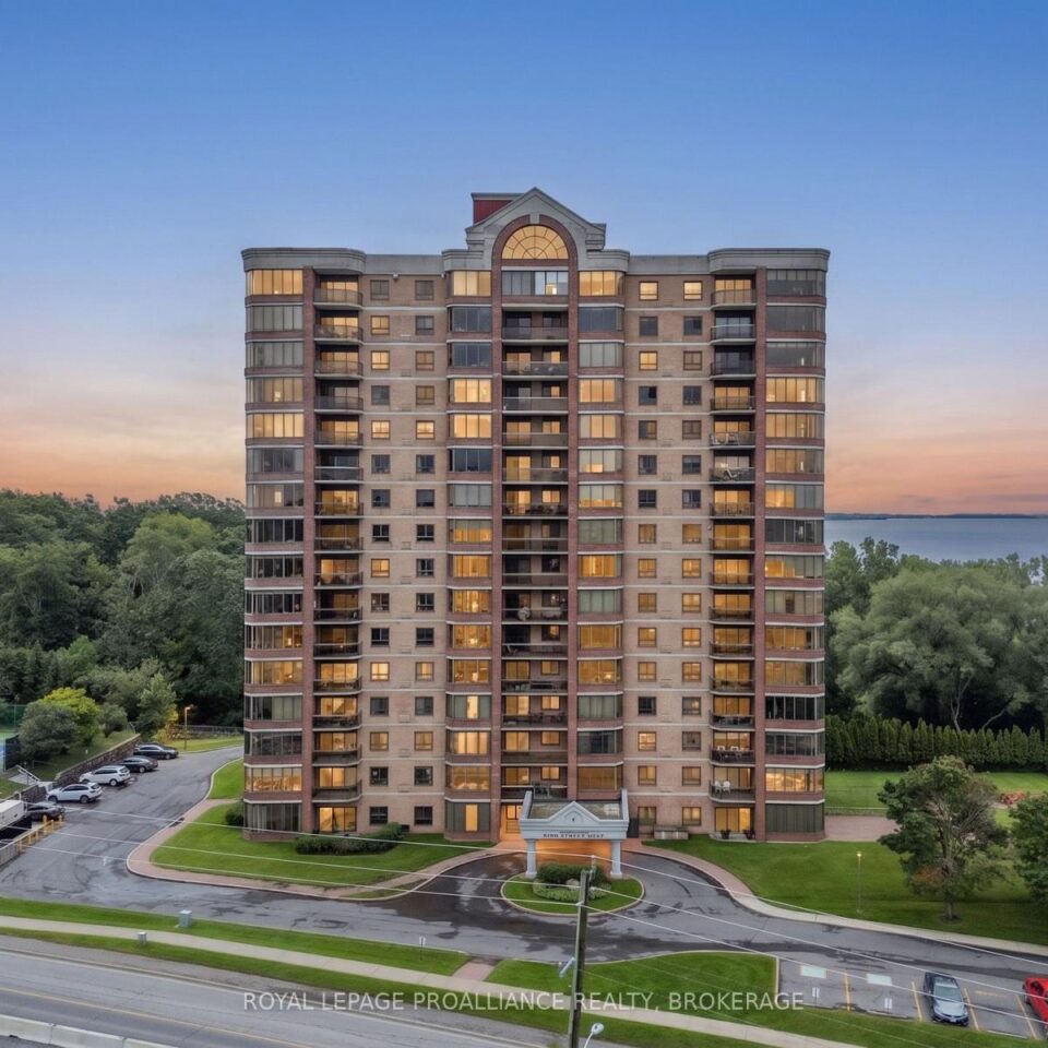1401 – 1000 King Street W, Kingston
