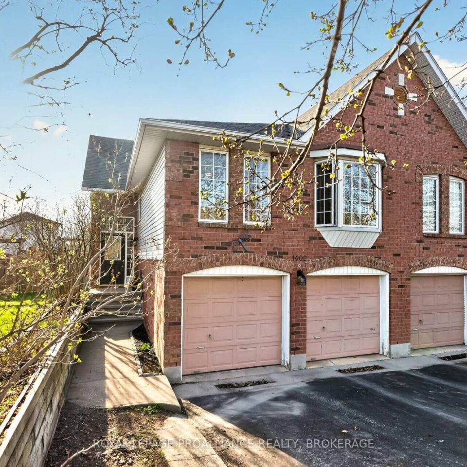 1402 Thornwood Crescent, Kingston