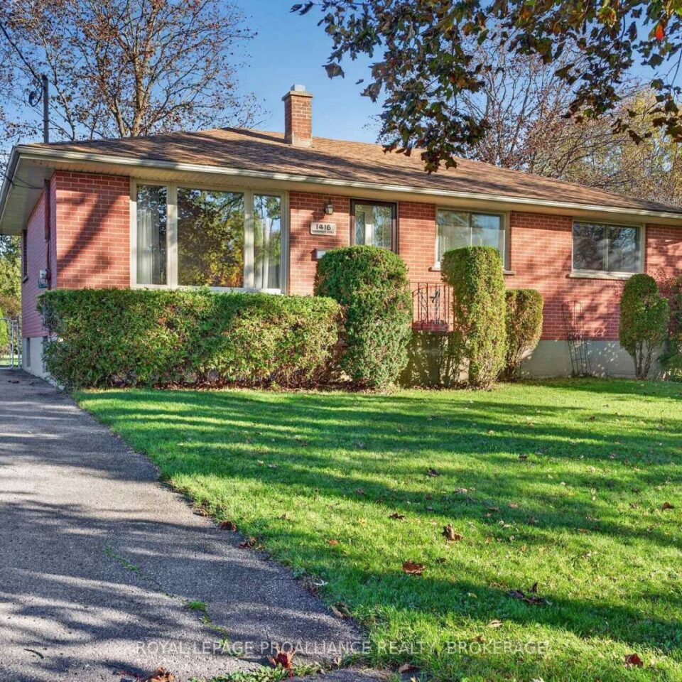 1416 Woodfield Crescent, Kingston