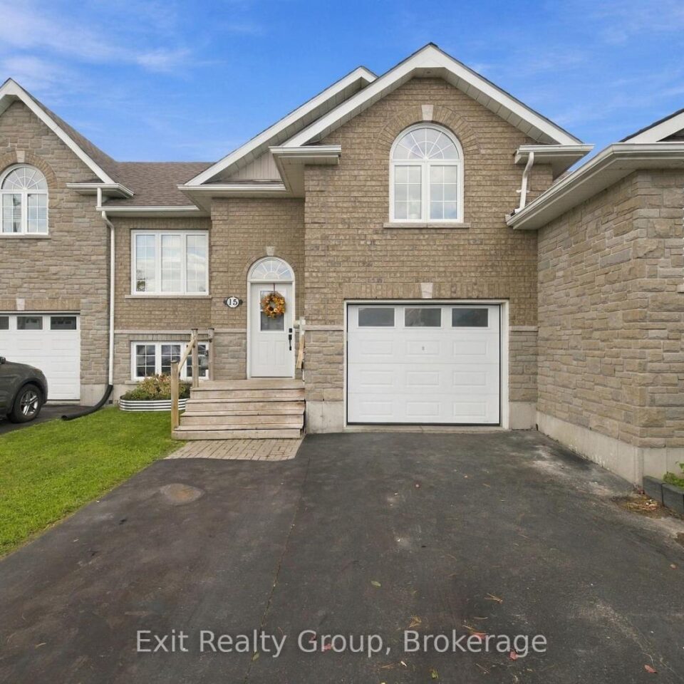 15 Evergreen Court, Belleville