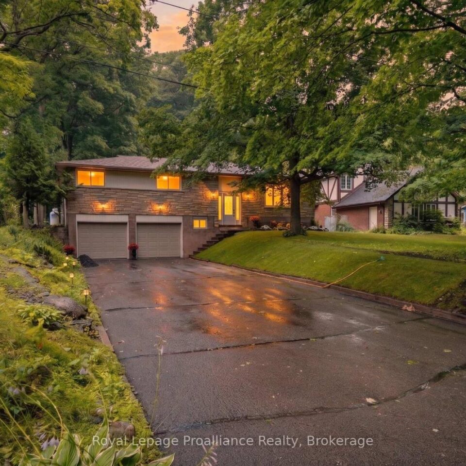 156 Pinehill Crescent, Belleville