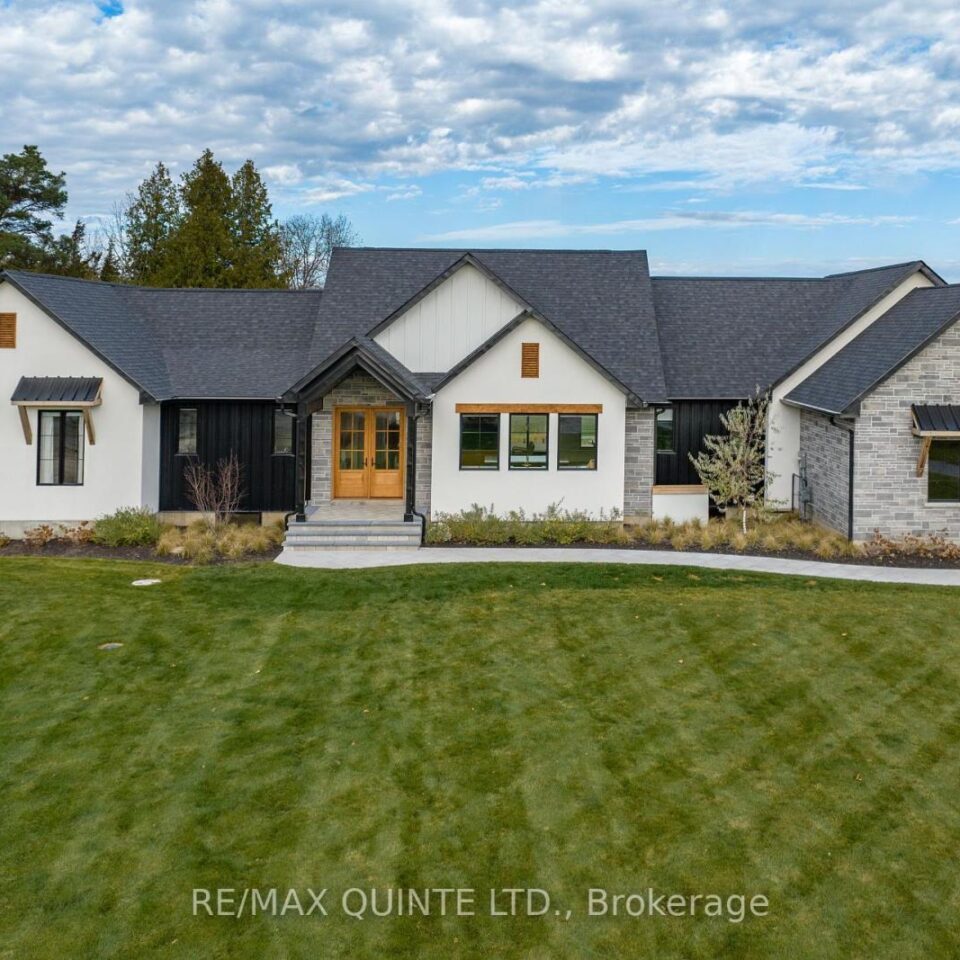 16 – 665 Harmony Road, Belleville