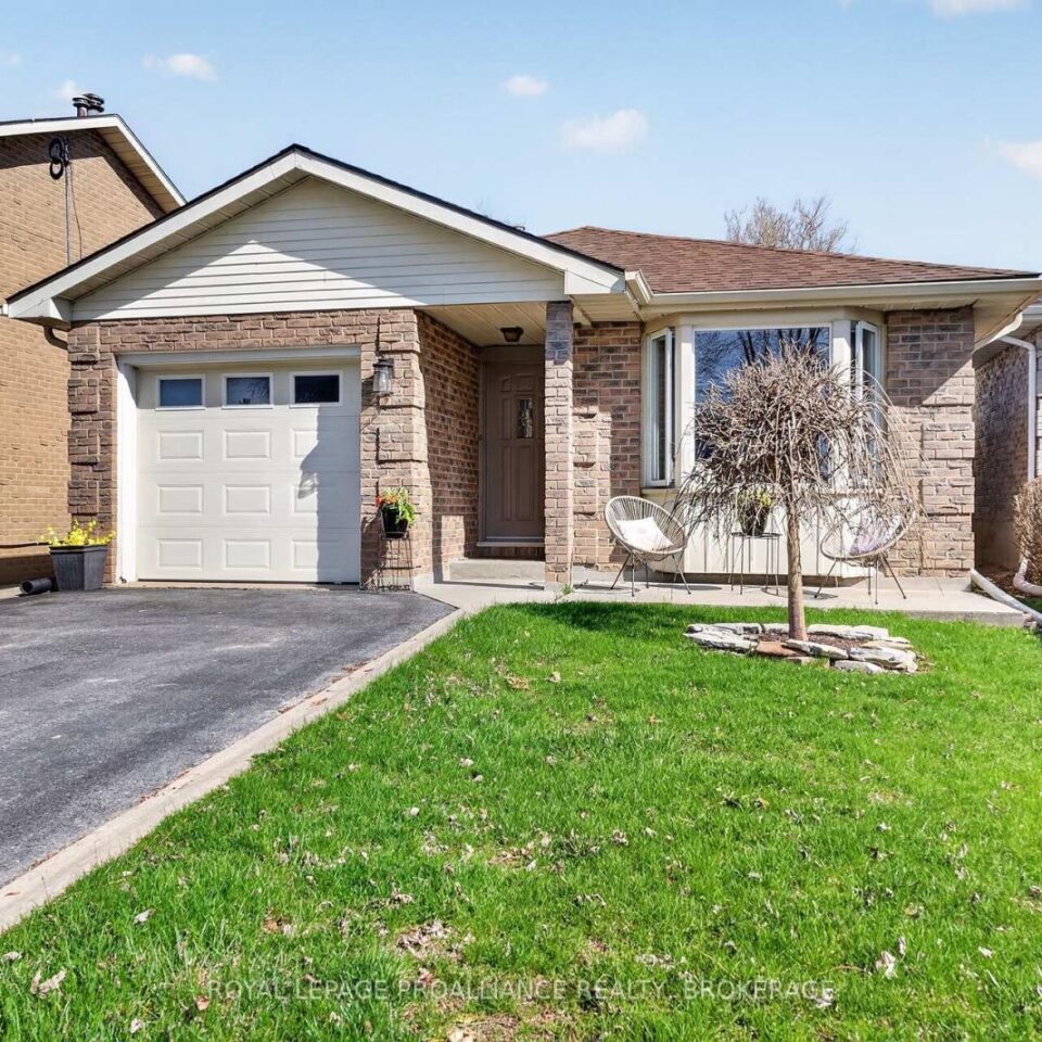 16 Grenadier Drive, Kingston