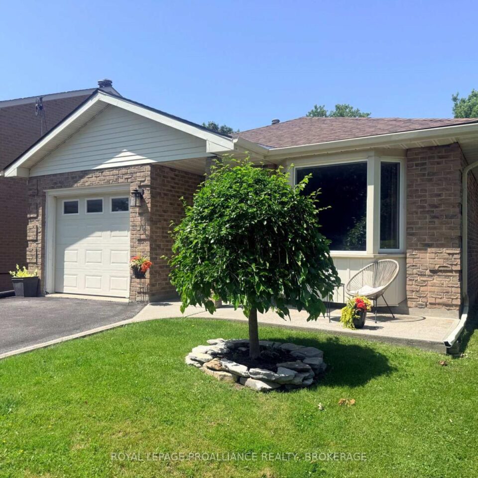 16 Grenadier Drive, Kingston