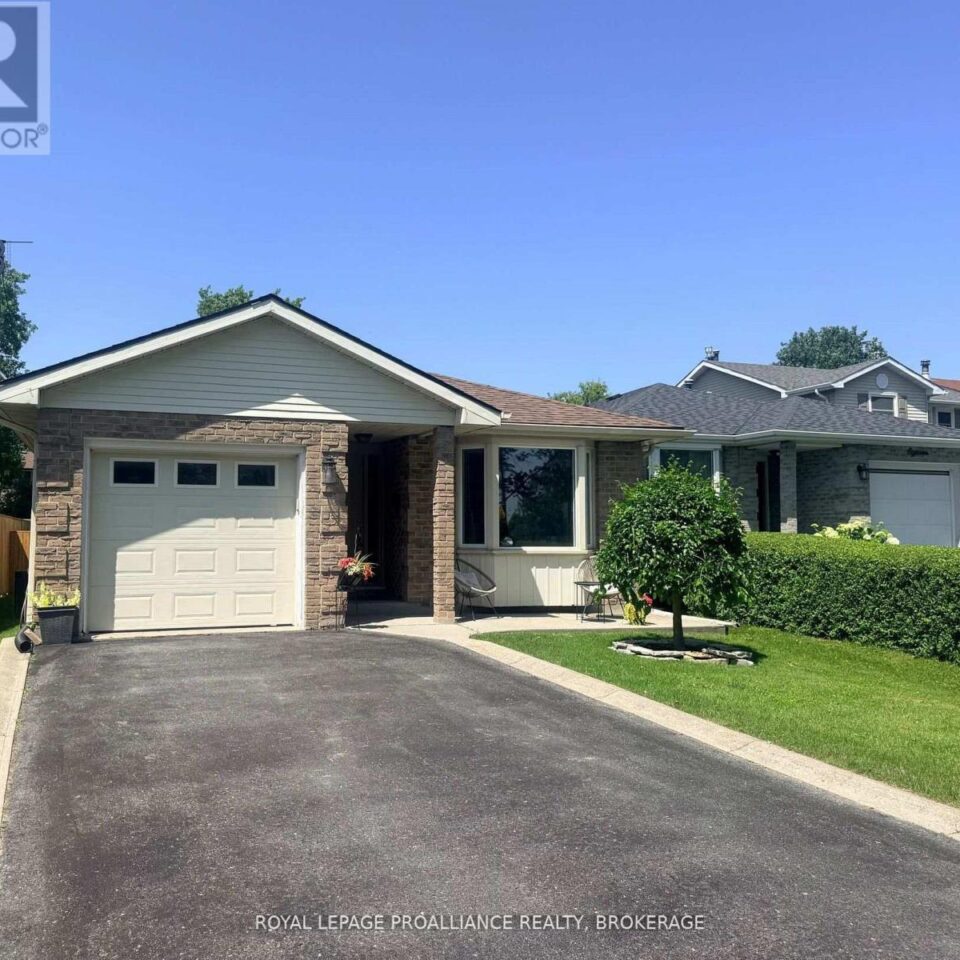 16 Grenadier Drive, Kingston