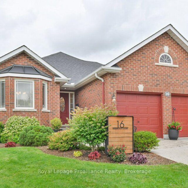16 Magnolia Court, Belleville