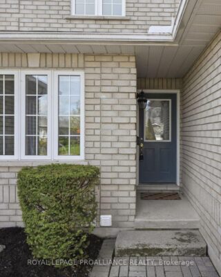 17 Pinegrove Court, Belleville