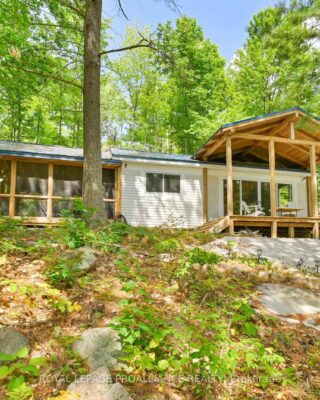 1780 Mazinaw Lake, North Frontenac