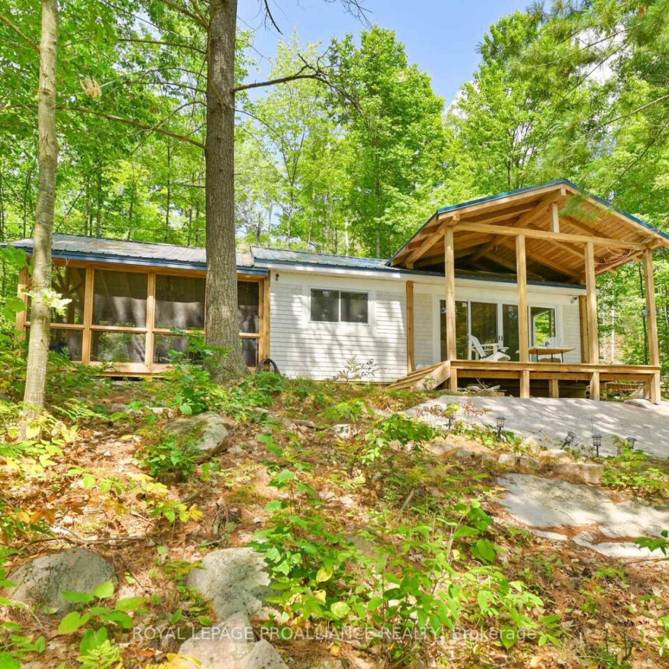 1780 Mazinaw Lake, North Frontenac