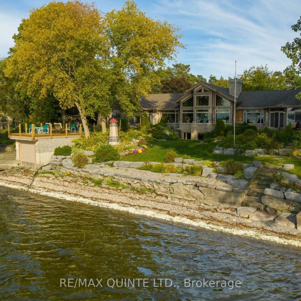 18 Loop Lane, Prince Edward County