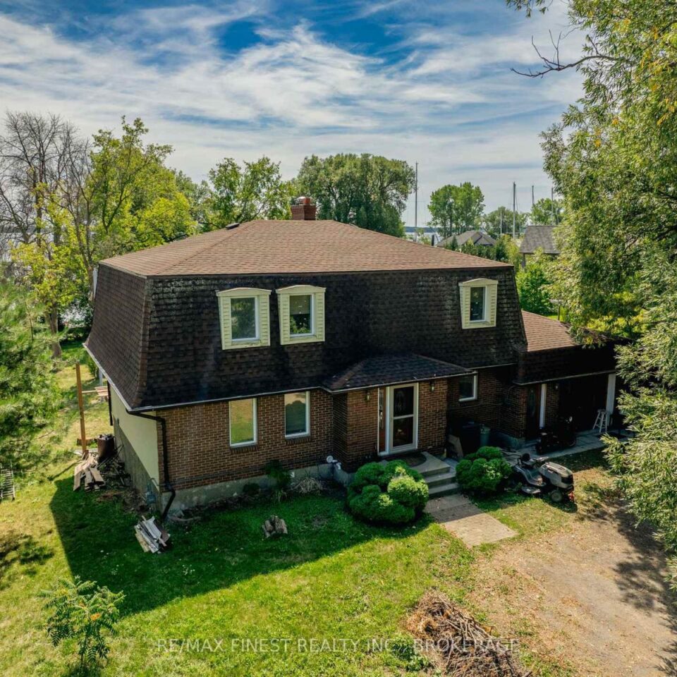 181 Main Street, Loyalist (bath)