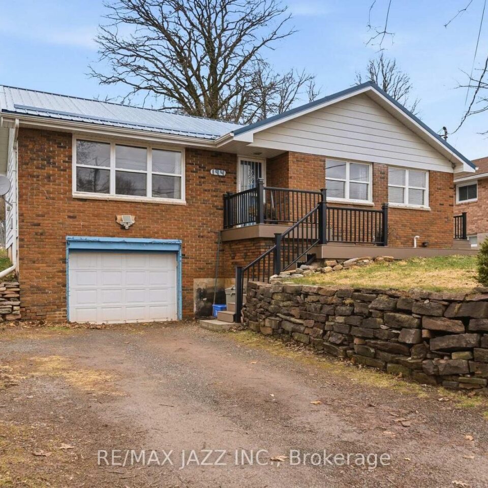 194 St Lawrence Street W, Centre Hastings