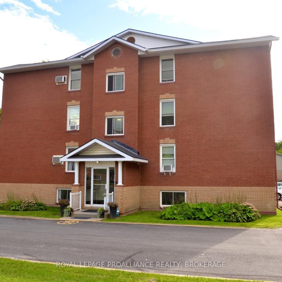 205 – 540 Talbot Place, Gananoque