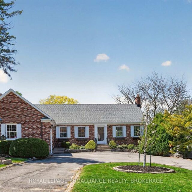 209 Fairway Hill Crescent, Kingston