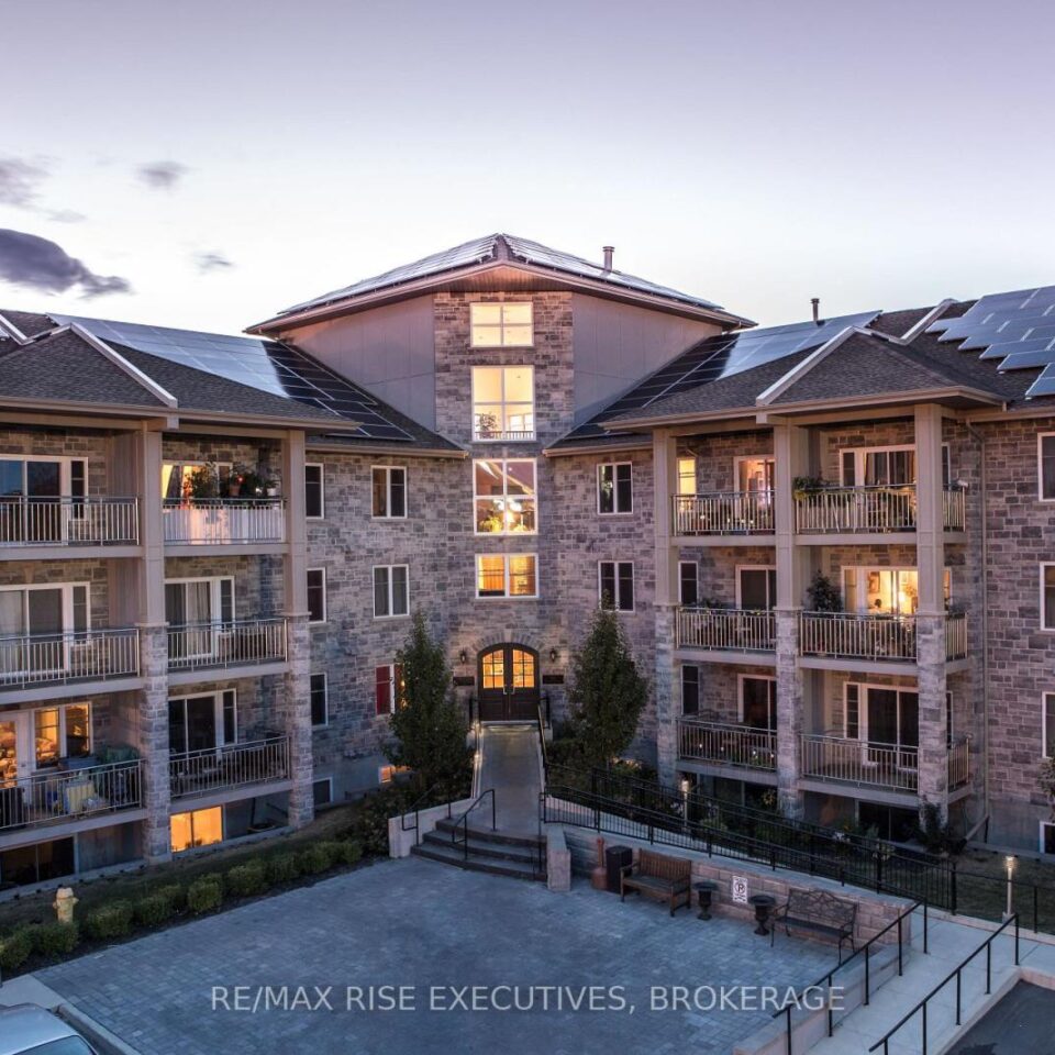 211 – 810 Blackburn Mews, Kingston