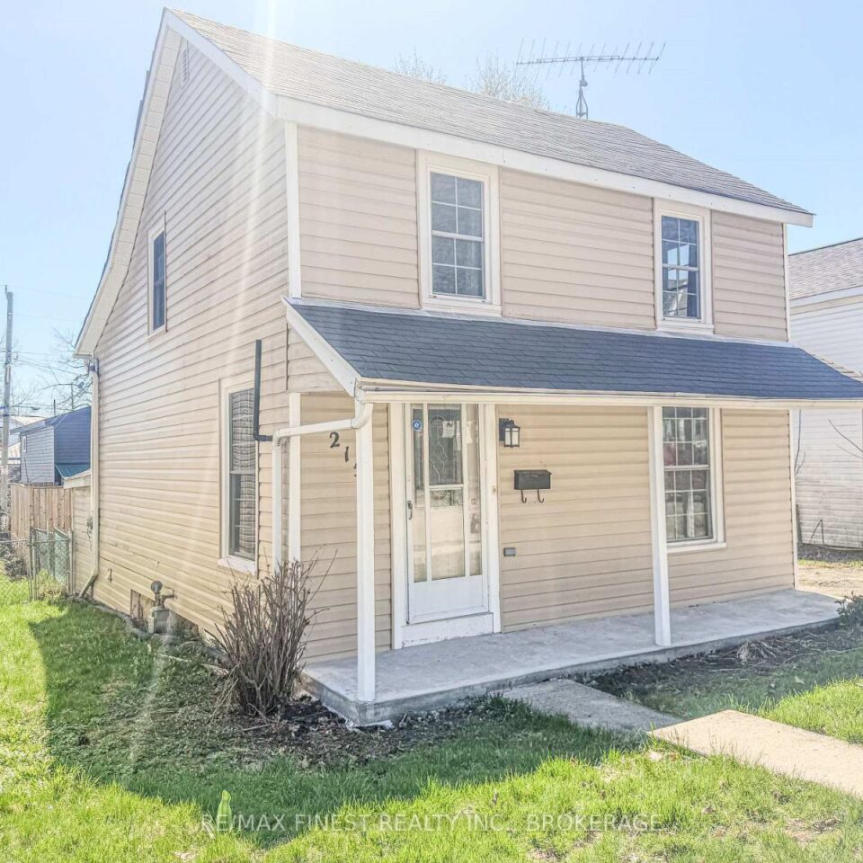 215 Brock Street, Gananoque