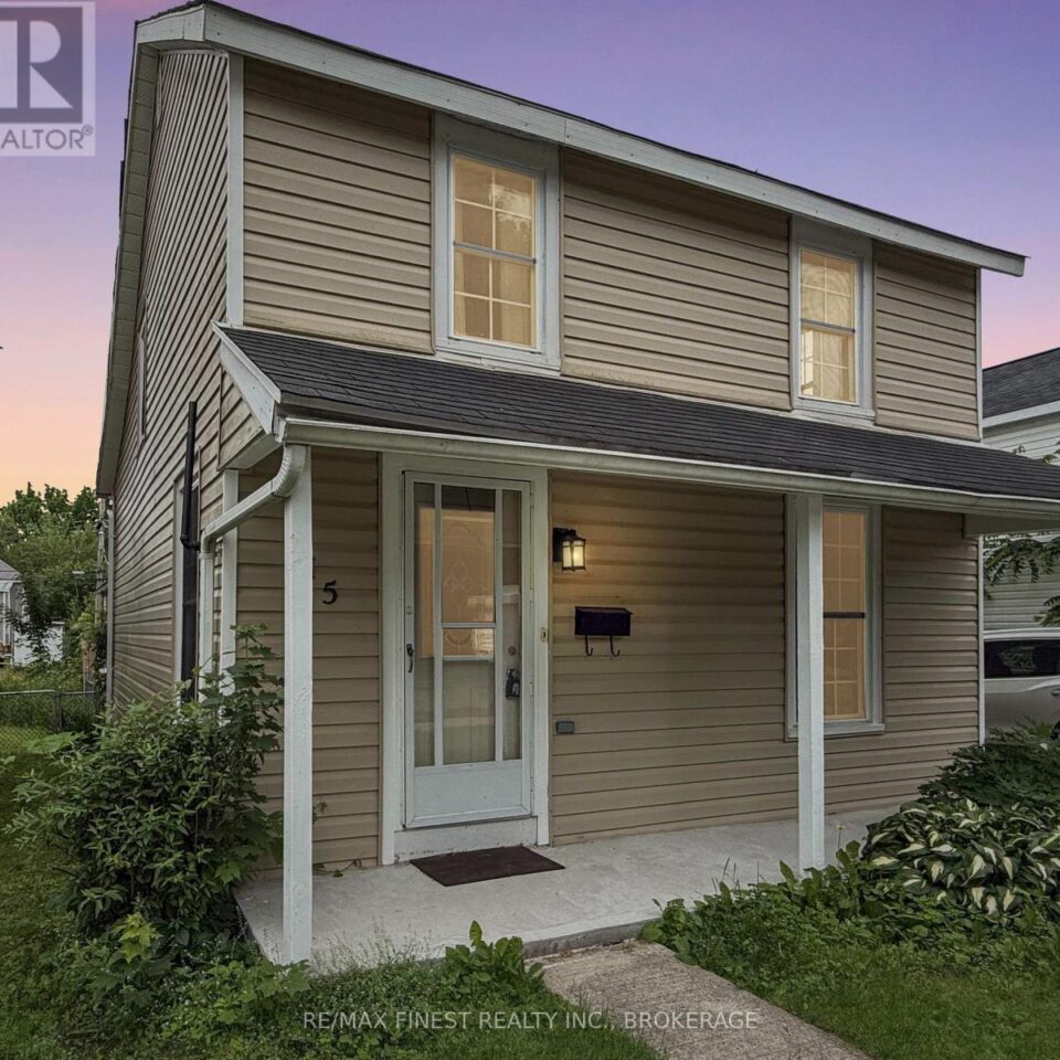 215 Brock Street, Gananoque