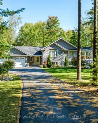 21502 Loyalist Parkway (highway 33) Parkway, Prince Edward County