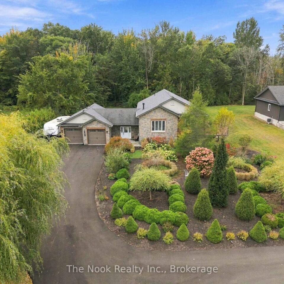 21611 Loyalist Parkway, Prince Edward County