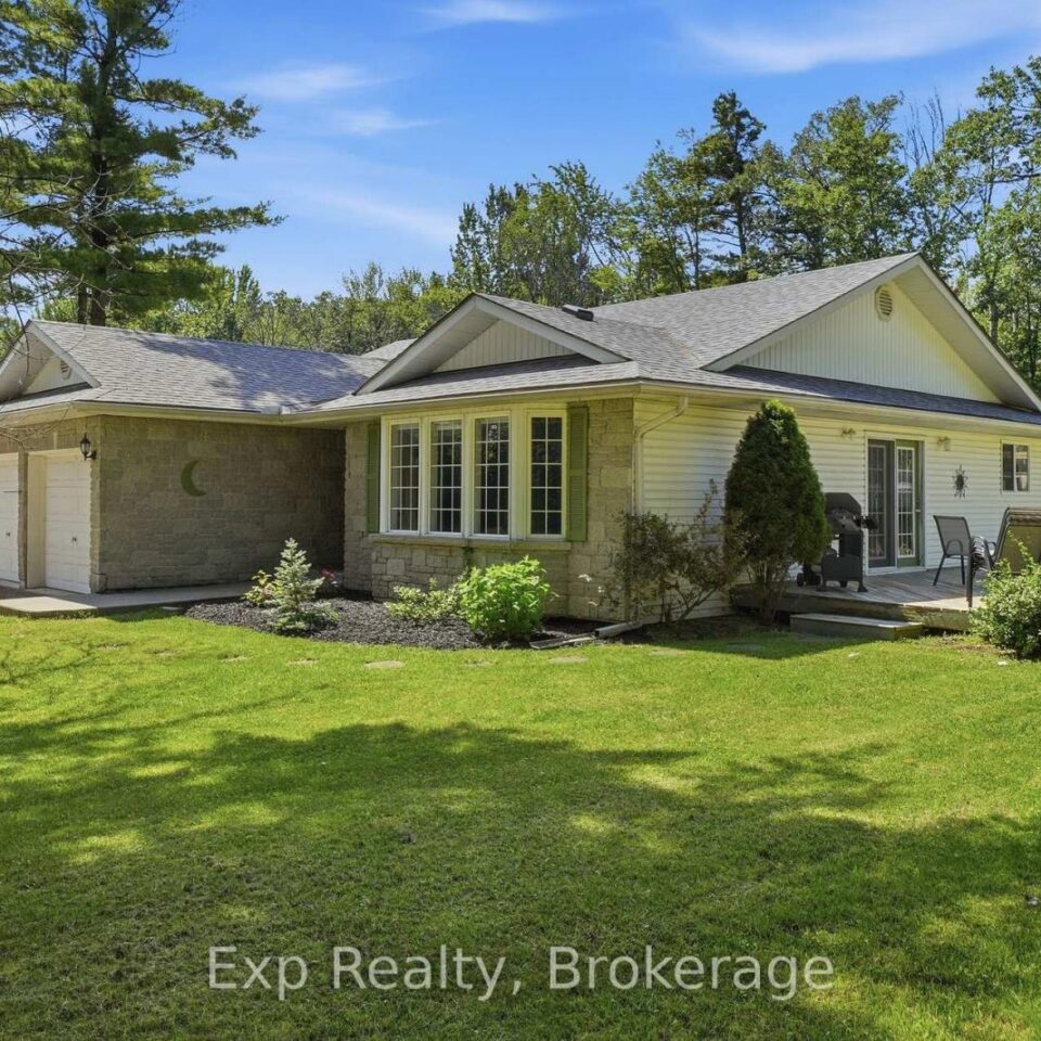 21627 Loyalist Parkway, Prince Edward County