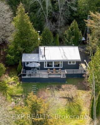 23 Pc Lane, Prince Edward County