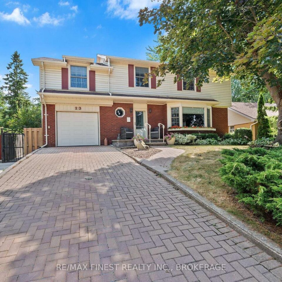 23 Stormont Avenue, Kingston (west Of Sir John A. Blvd)