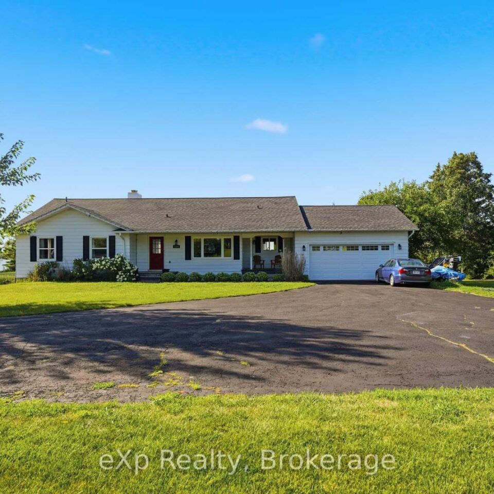 2352 County Road 3, Prince Edward County