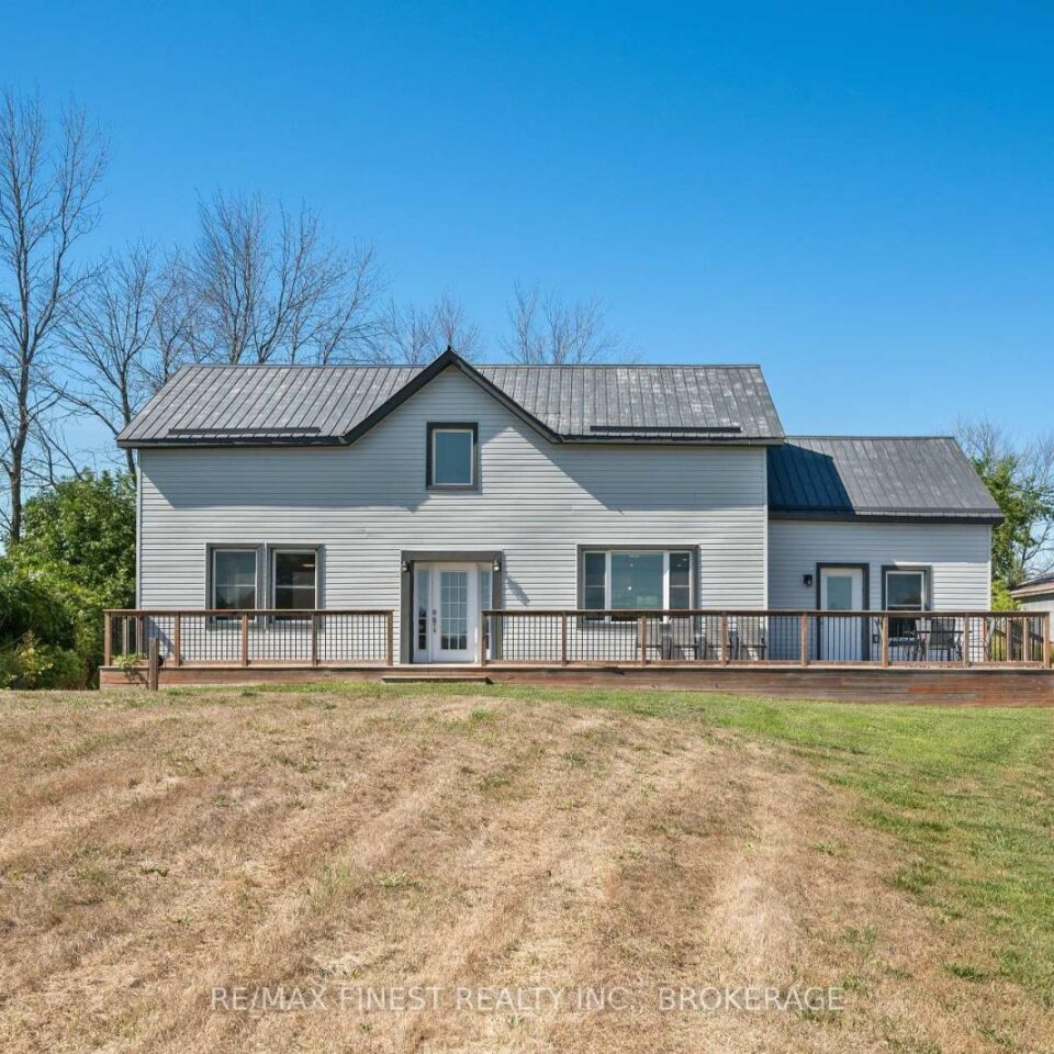 2405 Mcintyre Road, Loyalist (bath)