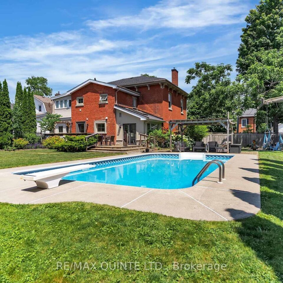 246 Charles Street, Belleville