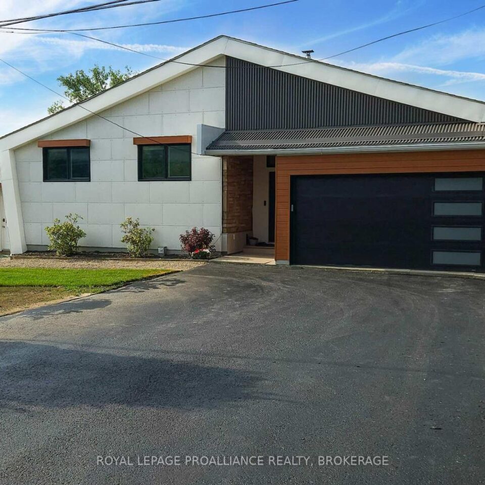 25 Willowbank Road E, Gananoque