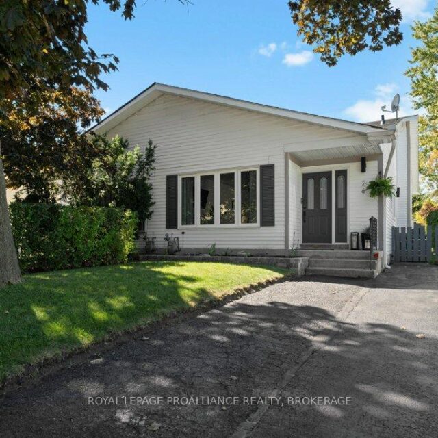 26 Woodstone Crescent, Kingston