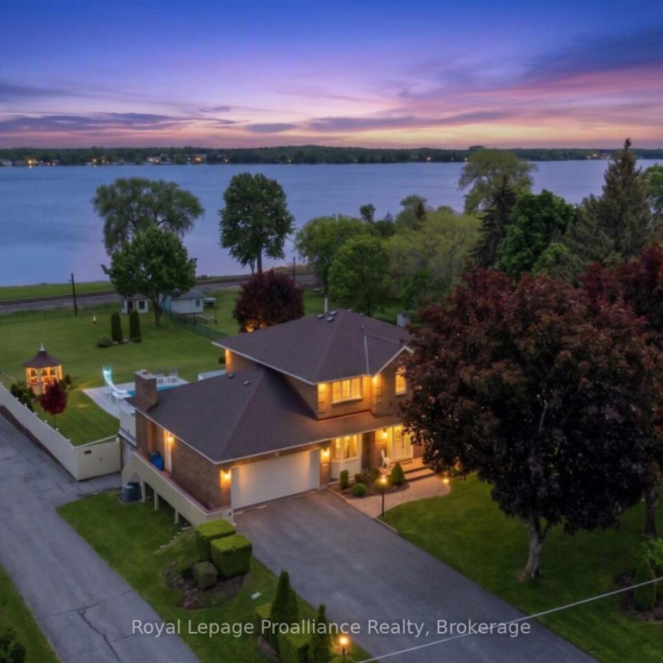 261 Dundas Street W, Belleville